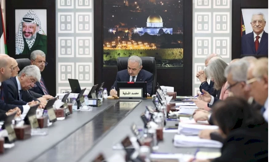 الحكومة تقرر دفع رواتب الموظفين قبل عيد الفطر بنسبة لا تقل عن 70%