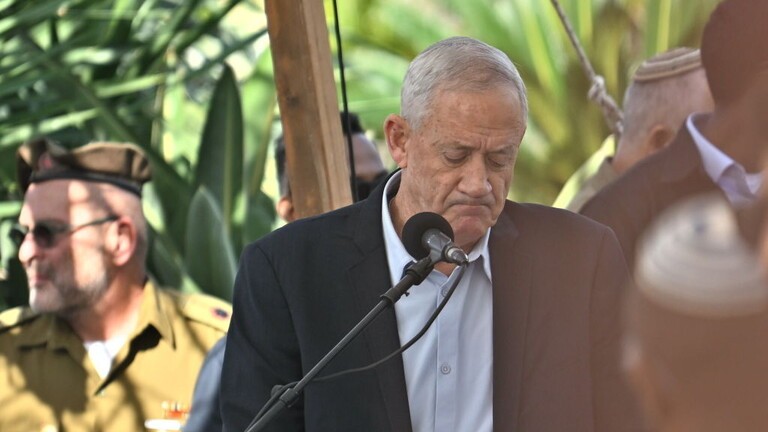 مكتب نتنياهو عرّض غانتس لخطر المحاكمة والاعتقال في بريطانيا