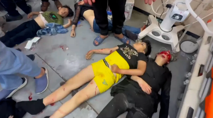 معظمهم من الأطفال.. الاحتلال يقصف سوق المغازي مخلفا شهداء وجرحى