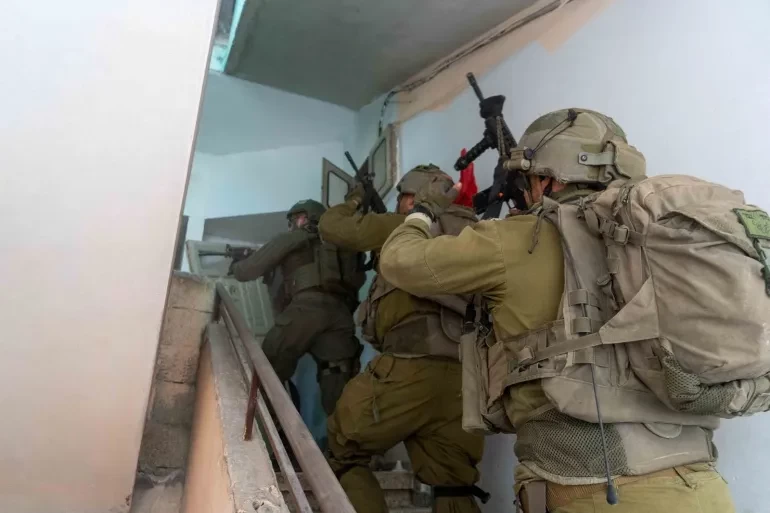 الاحتلال يتحدث عن معارك وجه لوجه وسط غزة ويوسع ممر "نتساريم"