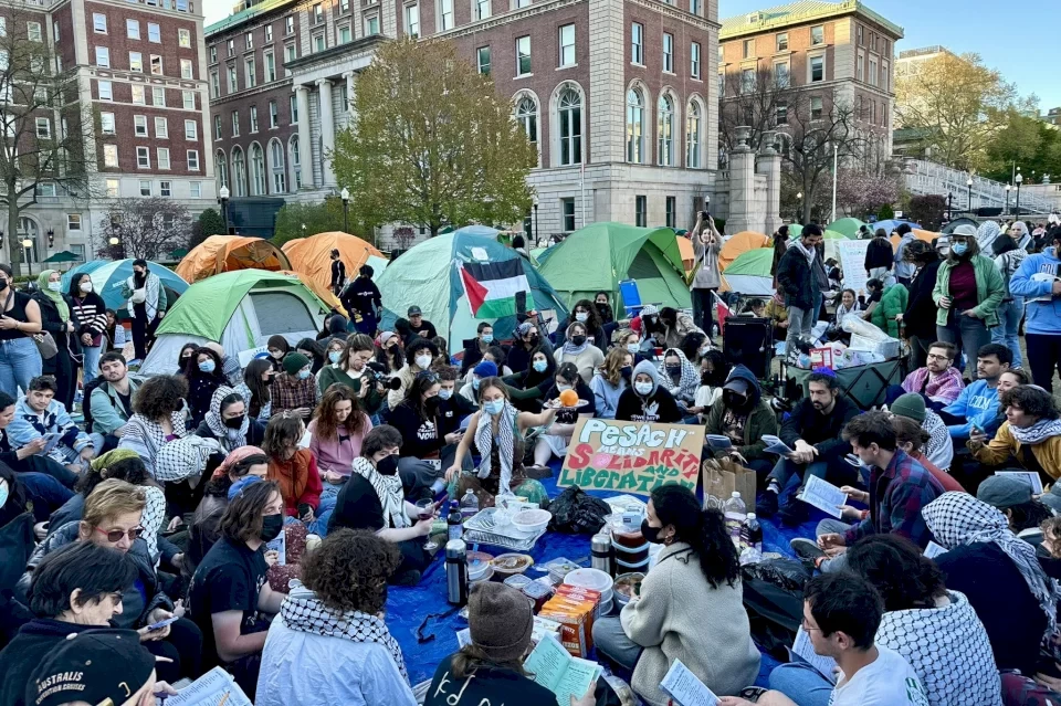 اتساع دائرة التظاهرات المطالبة بوقف العدوان على شعبنا في الجامعات الأميركية