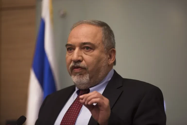 ليبرمان: على نتنياهو نقل السلطة في غزة لمصر