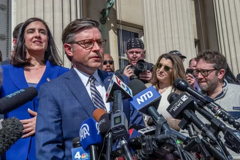 "مايك..أنت مقزز".. هكذا واجه طلاب جامعة كولومبيا رئيس مجلس النواب الأميركي