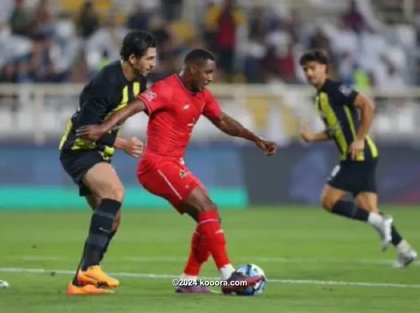 بالصور : بنزيما وحمد الله يقودان الاتحاد لنهائي السوبر السعودي