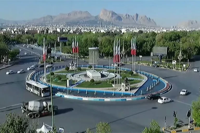 انفجارات بأصفهان.. إيران تنفي وقوع هجوم خارجي وإسرائيل ترفض التعليق