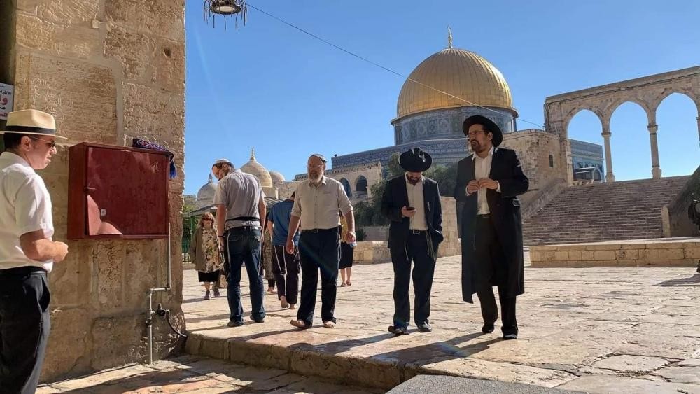 عشرات المستوطنين يقتحمون الأقصى بقيادة المتطرف غليك