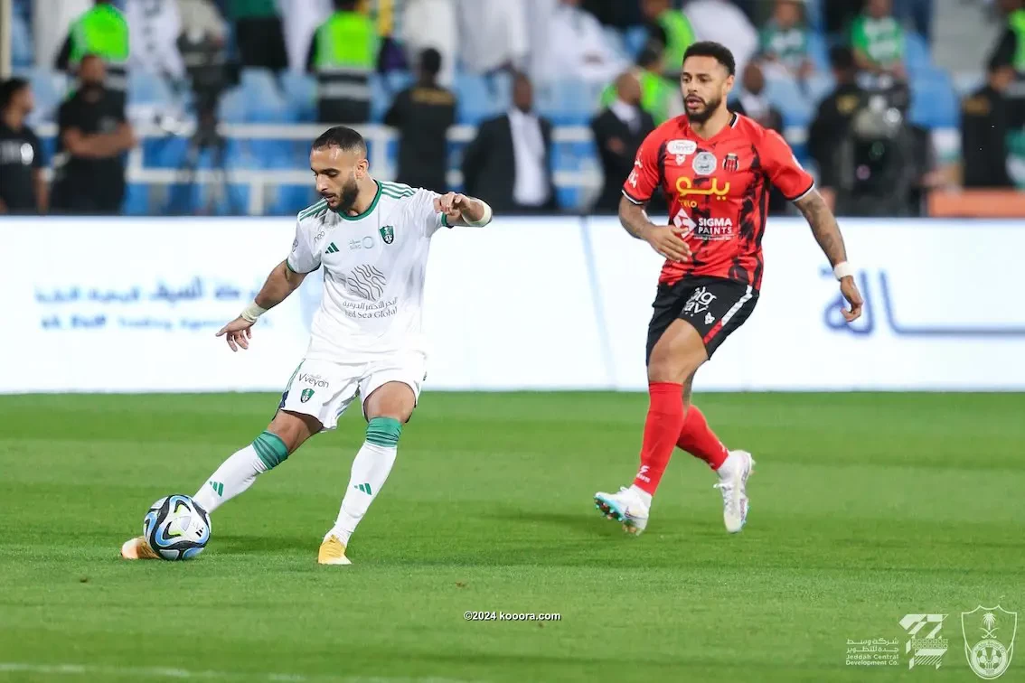 الرياض يفوز على الأهلي.. ويشعل الصراع في جدة