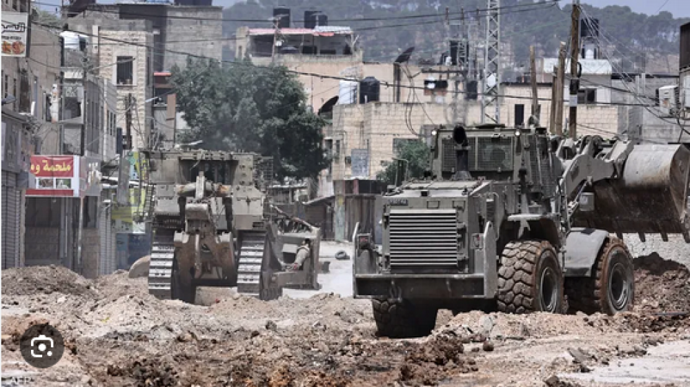 قوات الاحتلال تنسحب من جنين ومخيمها بعد عملية خلفت 12 شهيدًا