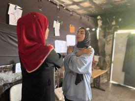 جمعية عطاء فلسطين الخيرية تبدع في مجال العلاج النفسي في ظل الحرب