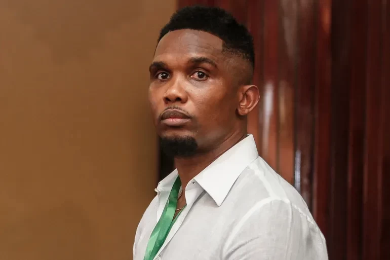 صمويل إيتو "يفقد أعصابه" ويدخل في مشادة مع المدرب الجديد للمنتخب الكاميروني