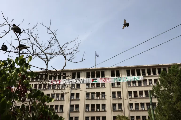 اليونان تقرر ترحيل مواطنين أوروبيين لمشاركتهم باحتجاجات داعمة لغزة