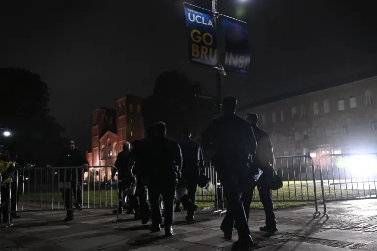 نيويورك تايمز: متظاهرون مناهضون هاجموا المؤيدين لفلسطين بجامعة كاليفورنيا