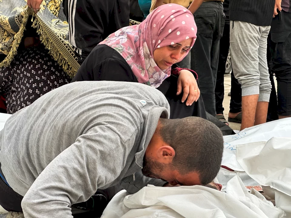 9 شهداء وعدد من المصابين جراء قصف إسرائيل ببيت لاهيا شمالي غزة