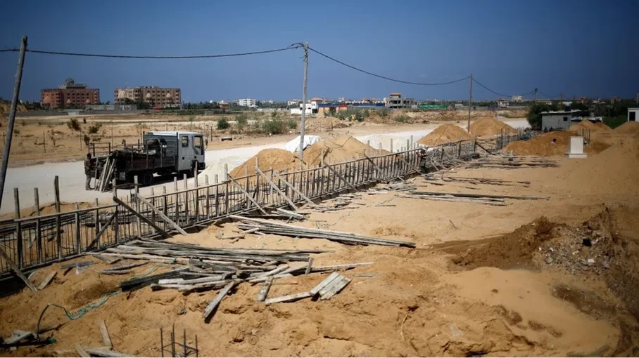 الاحتلال يبنى قواعد عسكرية على طول ممر نتساريم.. هذه مهمتها