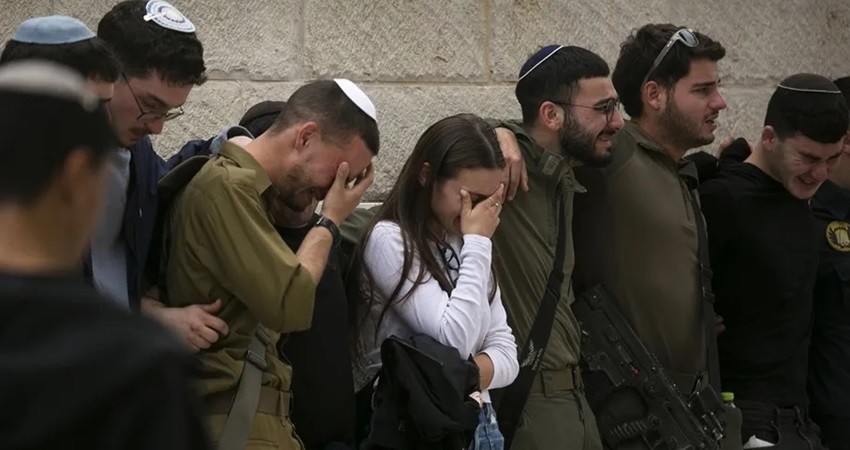 إعلام عبري:والد أحد الأسرى الذين استعادهم الاحتلال توفي قبل رؤية ابنه