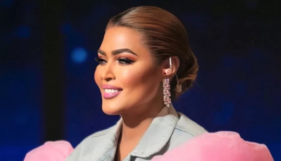 وعد تخبر متابعيها ذهابها لخدمة الحجاج