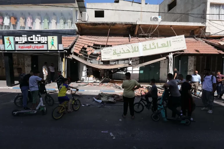 الاحتلال يقتحم بلدات بالضفة ويشتبك مع المقاومة بمخيم الفارعة