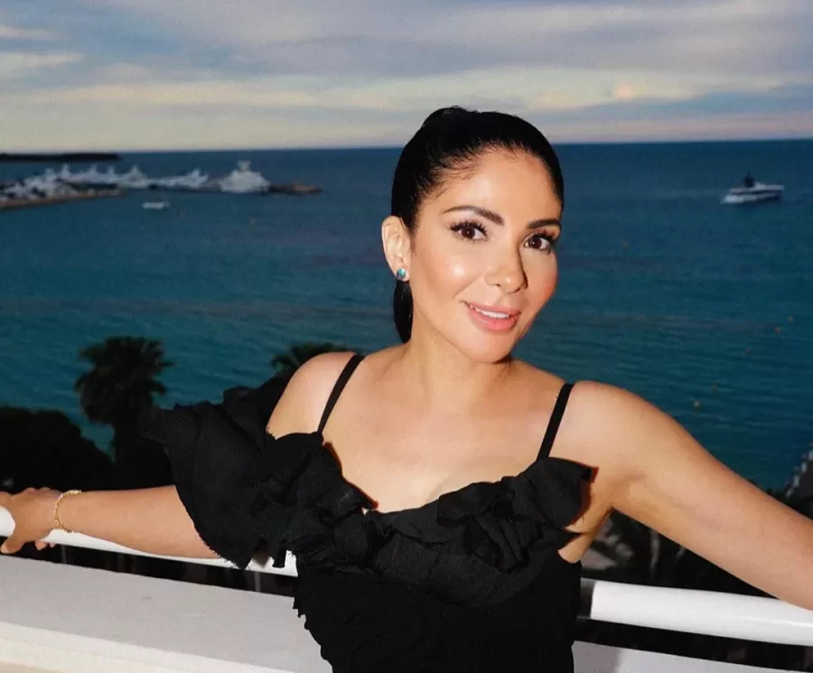 منى زكي تعفو عن يوتيوبر أدين بالإساءة إليها