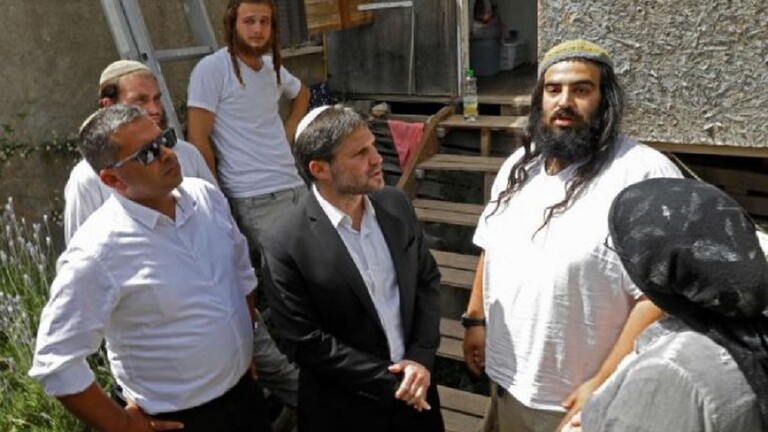 بعدما تشاور مع حاخامات حزبه.. سموتريتش يتجه للاستقالة من حكومة نتنياهو