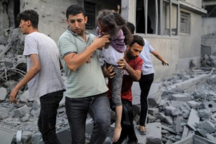 12 شهيدا في قصف للاحتلال استهدف مخيم النصيرات وسط قطاع غزة