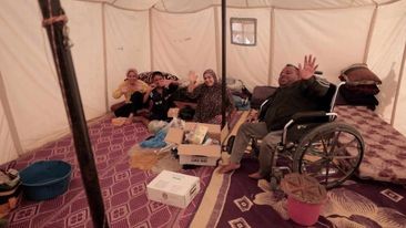 عملية الفارس الشهم 3 تُوزع مواد غذائية على النازحين في مدينة خانيونس