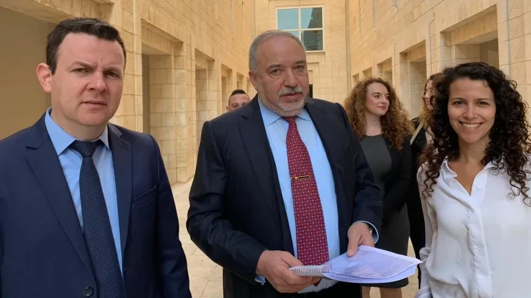 ليبرمان: جنودنا يعانون من الكوابيس واقتصادنا ينهار