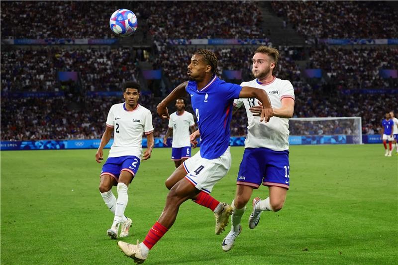 بالصور : لاكازيت يقود فرنسا للفوز على أمريكا بأولمبياد باريس