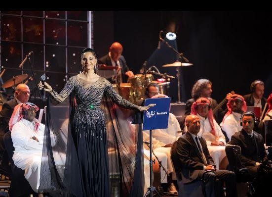 آمال ماهر تشعل حفل الطائف بأغانيها