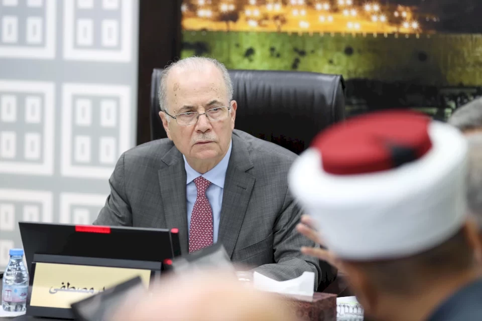 مكتب رئيس الوزراء الفلسطيني ينفي تقديم عرض للمسلحين في مخيم بلاطة