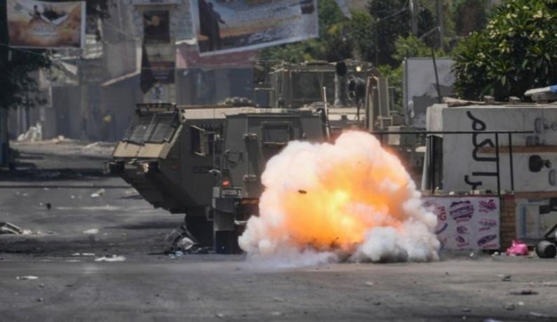 الاحتلال يبحث استخدام الآليات المدرعة خشية العبوات الناسفة في الضفة