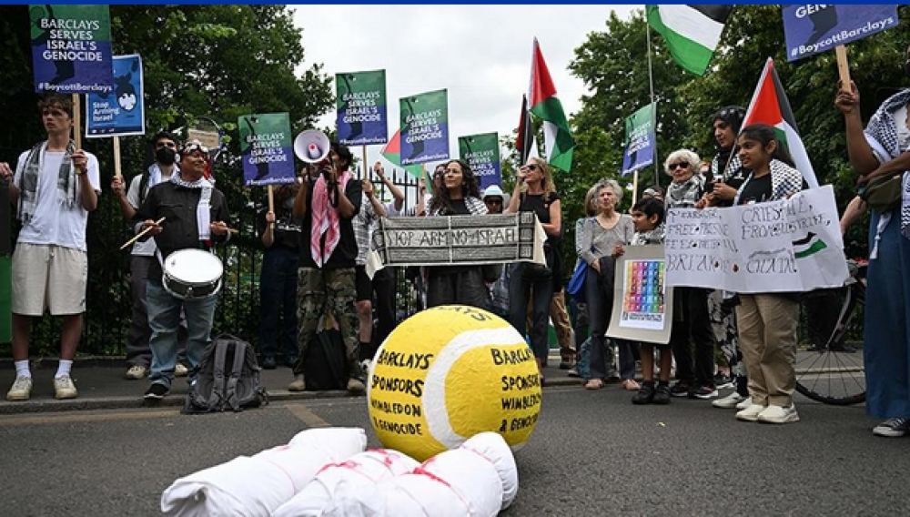 احتجاجات متضامنة مع فلسطين على هامش بطولة "ويمبلدون" في بريطانيا