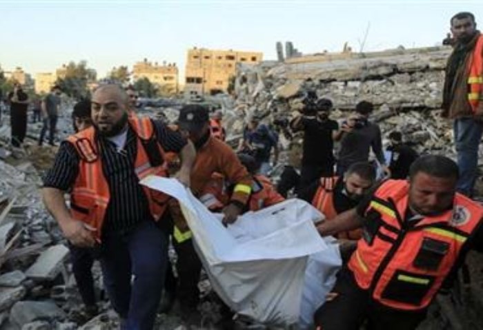 شهيدتان في مخيم النصيرات وانتشال جثامين 7 شهداء غرب مدينة رفح