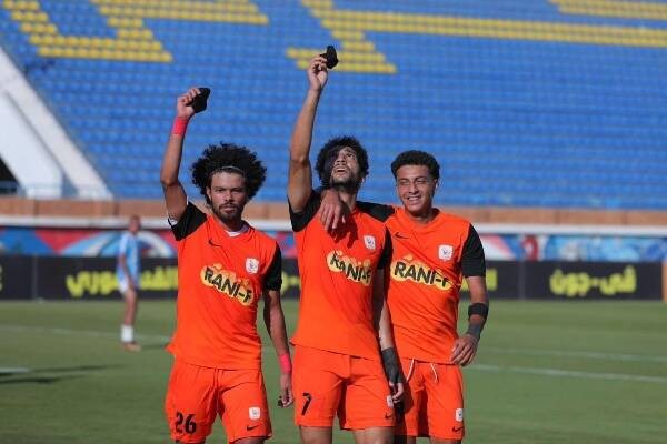 فاركو يعبر عقبة الداخلية