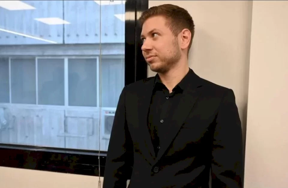 نجل نتنياهو يثير الجدل من جديد: المحكمة العليا ومكتب المدعي العام يدمران إسرائيل