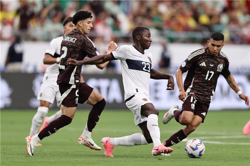 بالصور: الإكوادور تطرد المكسيك خارج كوبا أمريكا