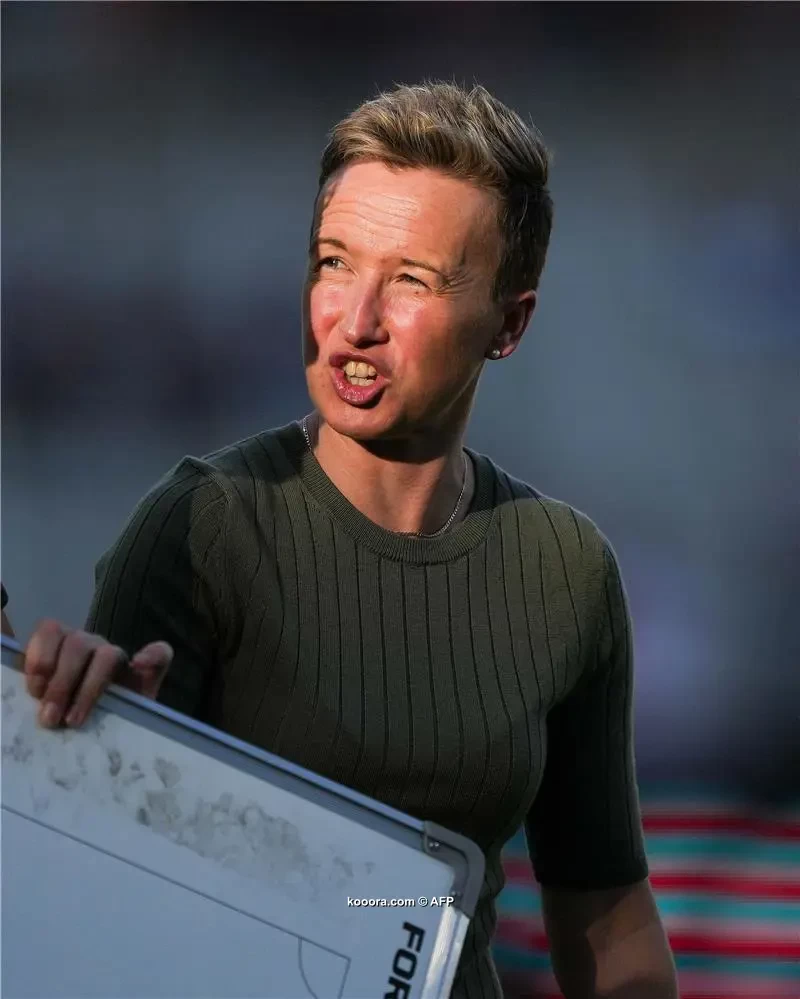 بسبب طائرة تجسس.. طرد مدربة كندا لكرة القدم للسيدات من الأولمبياد