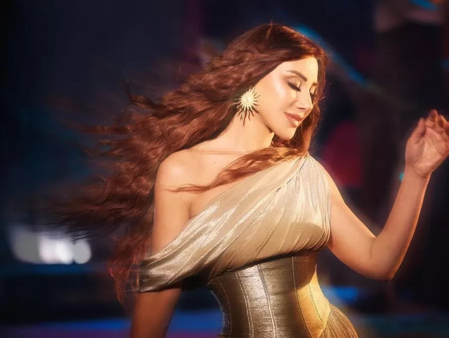 نجوى كرم تعلن زواجها رسمياً خلال حفلها في رومانيا وتطل بفستان زفافها