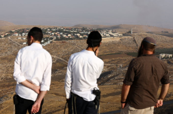 عشرات المستوطنين يقتحمون مقام يوسف شرق نابلس