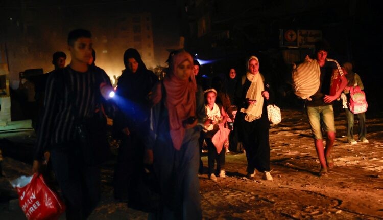 نازحون بالآلاف ومستشفيات خارج الخدمة.. خان يونس تدخل دائرة التصعيد مجددا