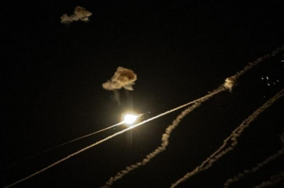 رشقات صاروخية ضخمة تستهدف قاعدة "جعتون" قرب نهاريا