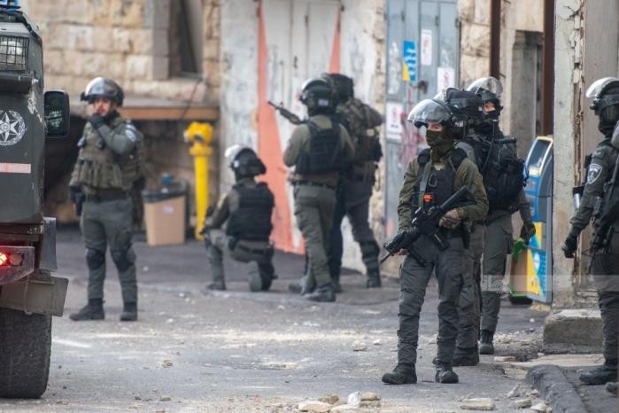 الاحتلال يصيب شابًا ويعتقله في رام الله