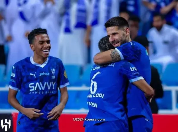 بالصور : الهلال يتعذب قبل اجتياز محطة ضمك الصعبة