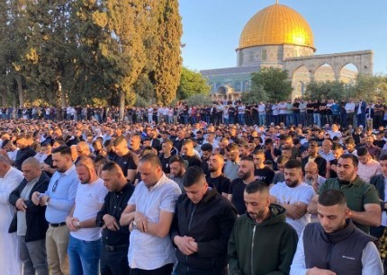30 ألفا يؤدون صلاة الجمعة في المسجد الأقصى