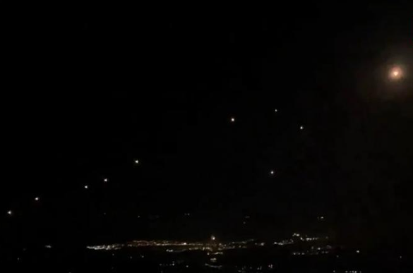 حزب الله يشن هجوما كبيرا فجرا على مستوطنات الجليل ويُدخل مستوطنة جديدة إلى بنك أهدافه