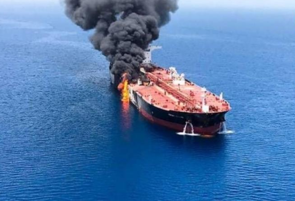 البحرية البريطانية: سفينة تجارية تعرضت للاستهداف بصاروخ في خليج عدن