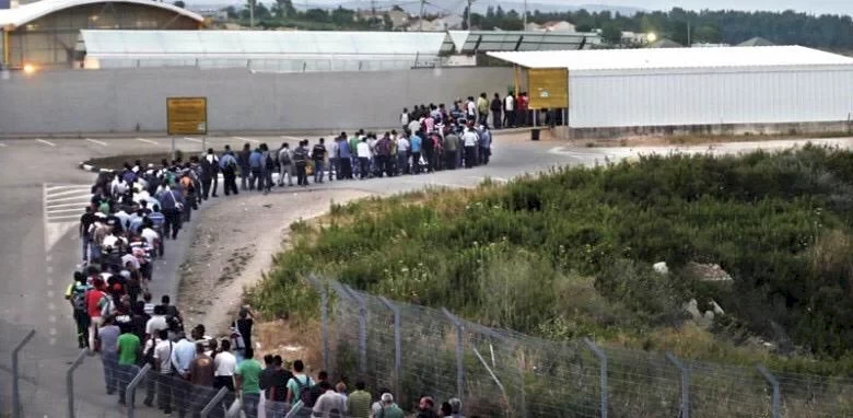 بعد عملية تل أبيب.. مطالبات إسرائيلية بمنع دخول العمال الفلسطينيين لإسرائيل