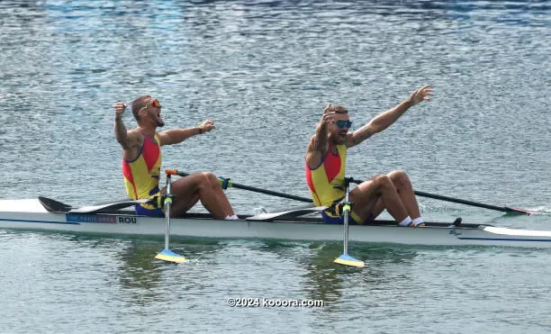 بالصور : رومانيا تنال ذهبية التجديف زوجي للرجال