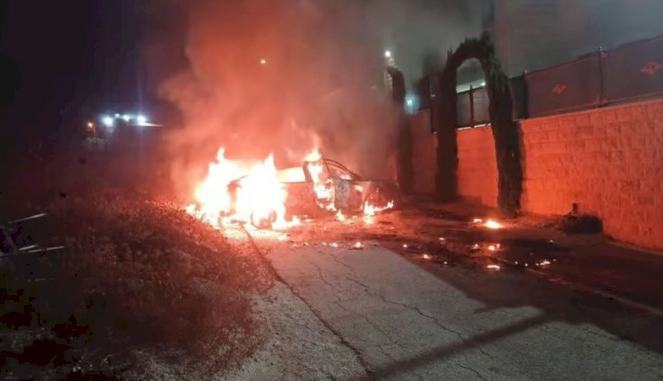 مستوطنون متطرفون يُضرمون النار في خيم البدو بين سلفيت وبلدة بروقين