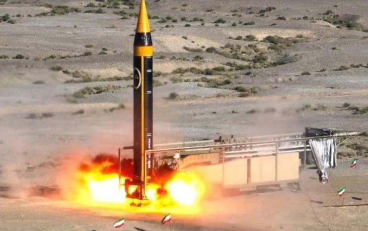 شبح الرد يخيم على الاحتلال: إيران ستطلق صواريخ باليستية ومسيّرات مفخخة على قواعد "الجيش"