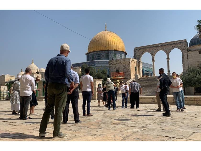 مستعمرون يقتحمون باحات المسجد الأقصى